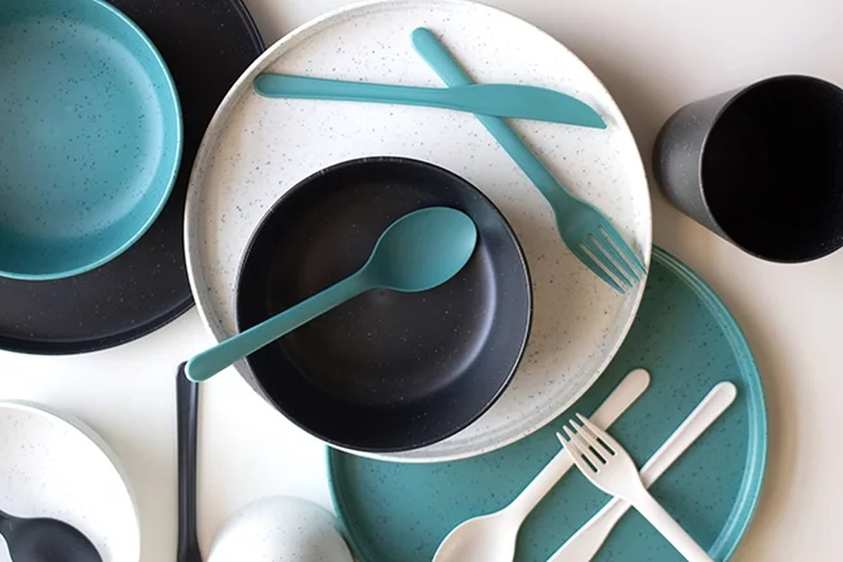 &quot;Stylish and Sustainable 28-Piece Recycled Plastic Dinnerware Set&quot;