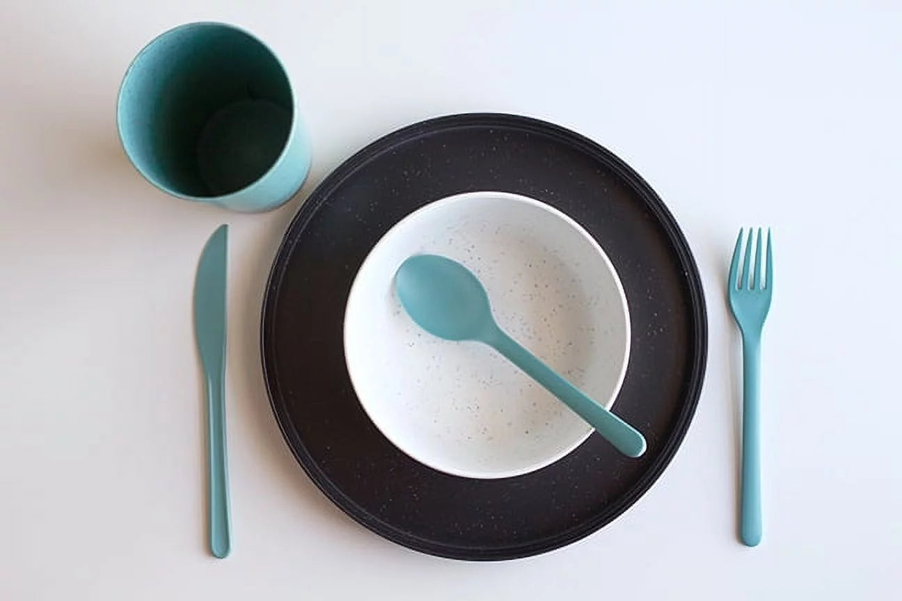 &quot;Stylish and Sustainable 28-Piece Recycled Plastic Dinnerware Set&quot;