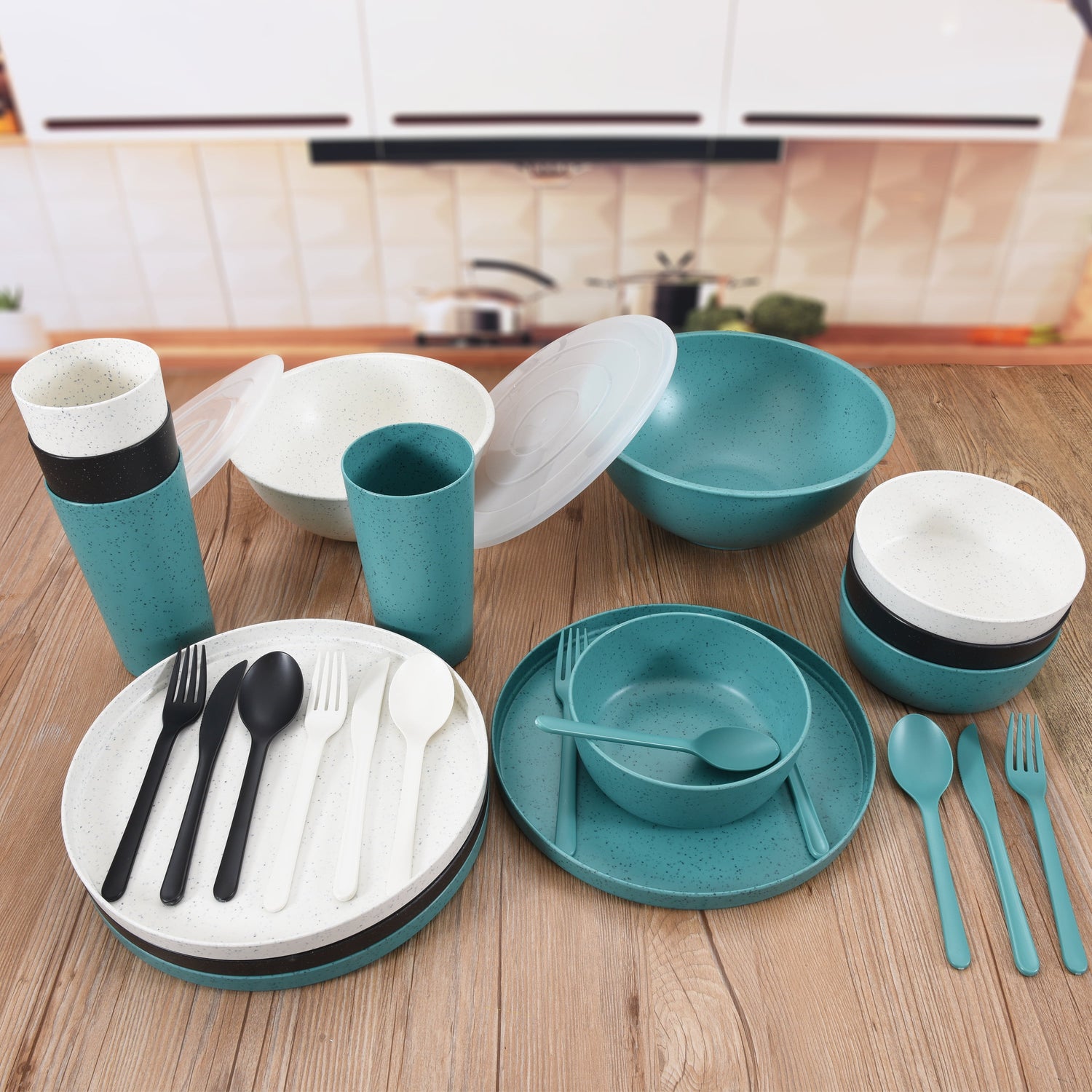 &quot;Stylish and Sustainable 28-Piece Recycled Plastic Dinnerware Set&quot;